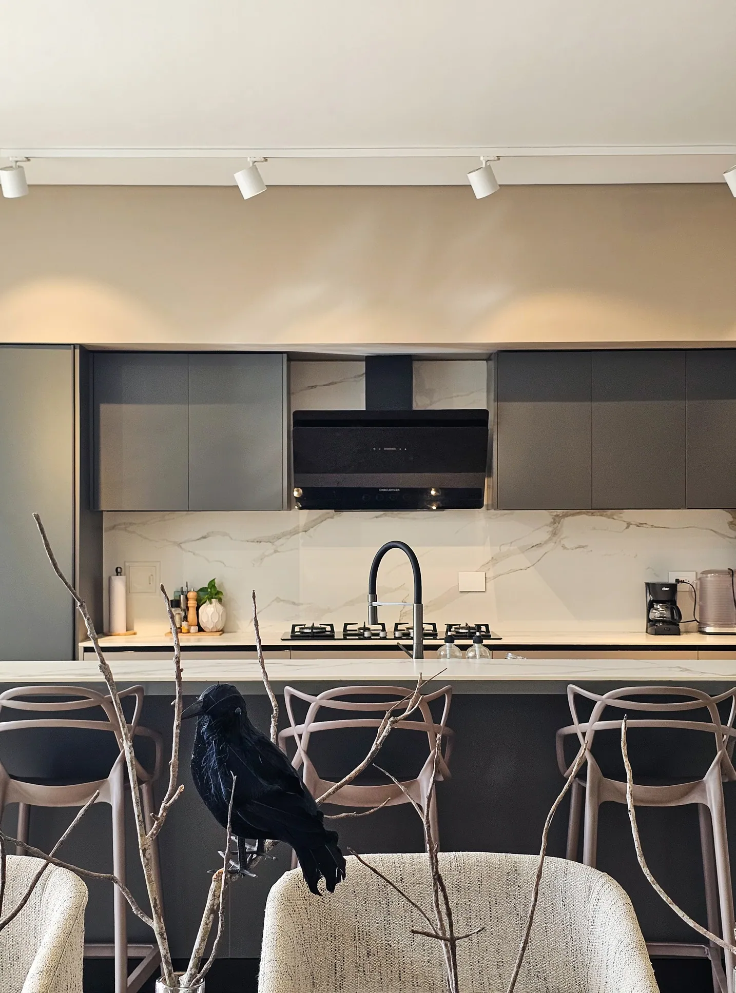 Casa FG · Detalle cocina barra