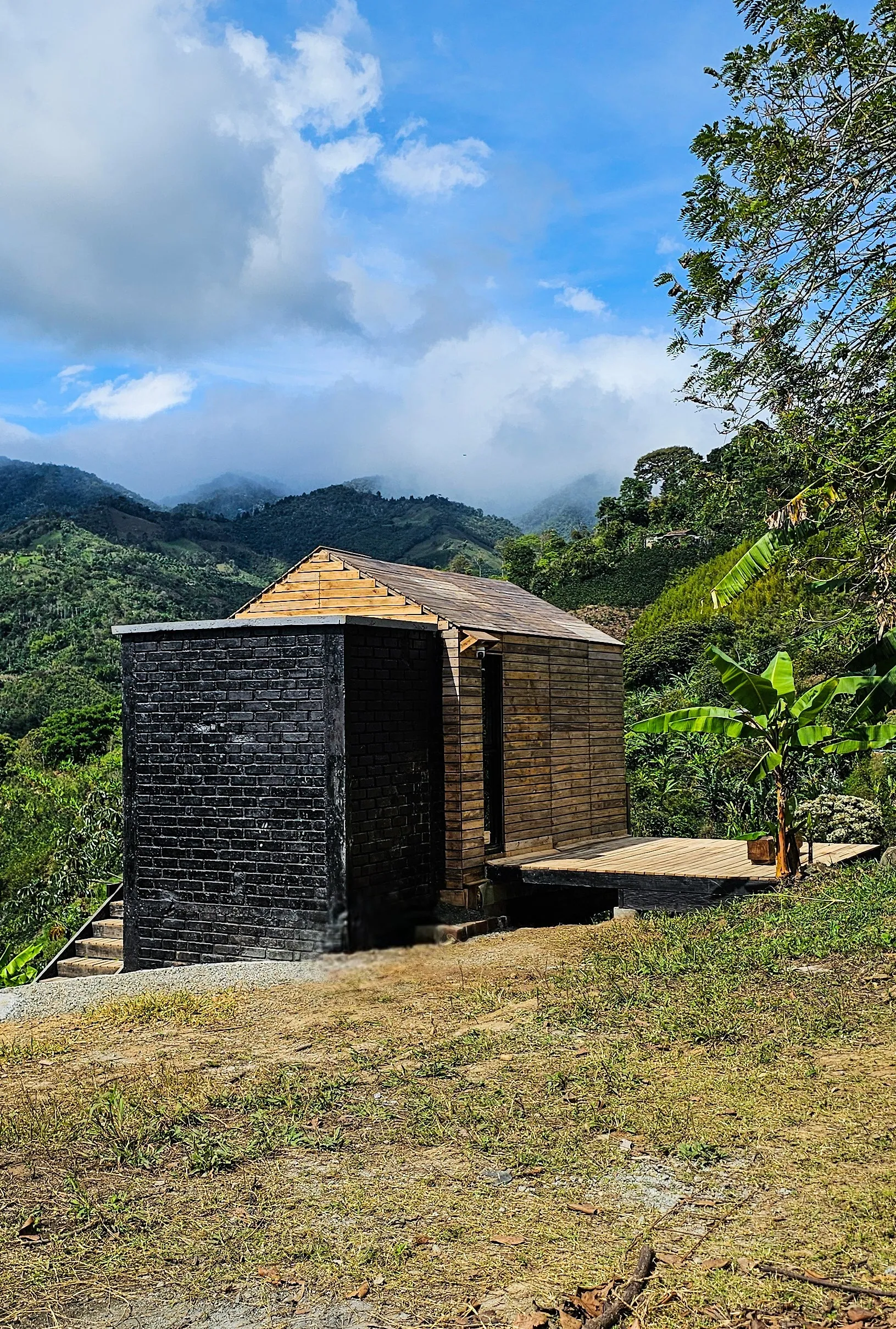 Mistrató Tierra Cortés · Exterior cabaña y ladrillo