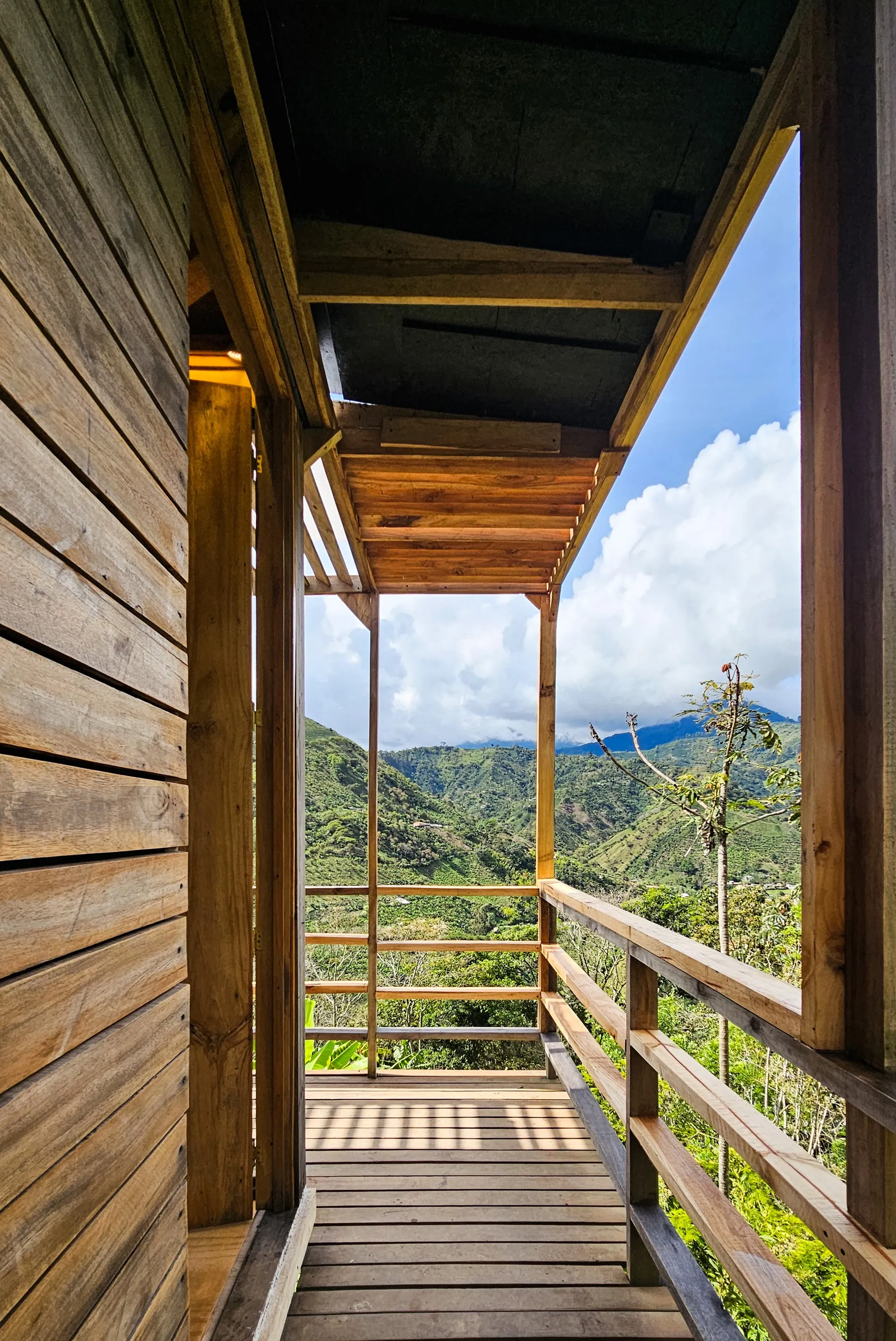 Mistrató Tierra Cortés · Corredor madera y paisaje